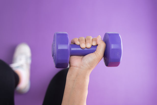 Best leg exercise for women with dumbbells lower-body-workout-for-women-dumbbells-HealthcareBlog